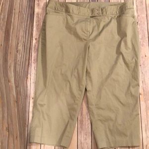 NWOT Lane Bryant Capri pants.